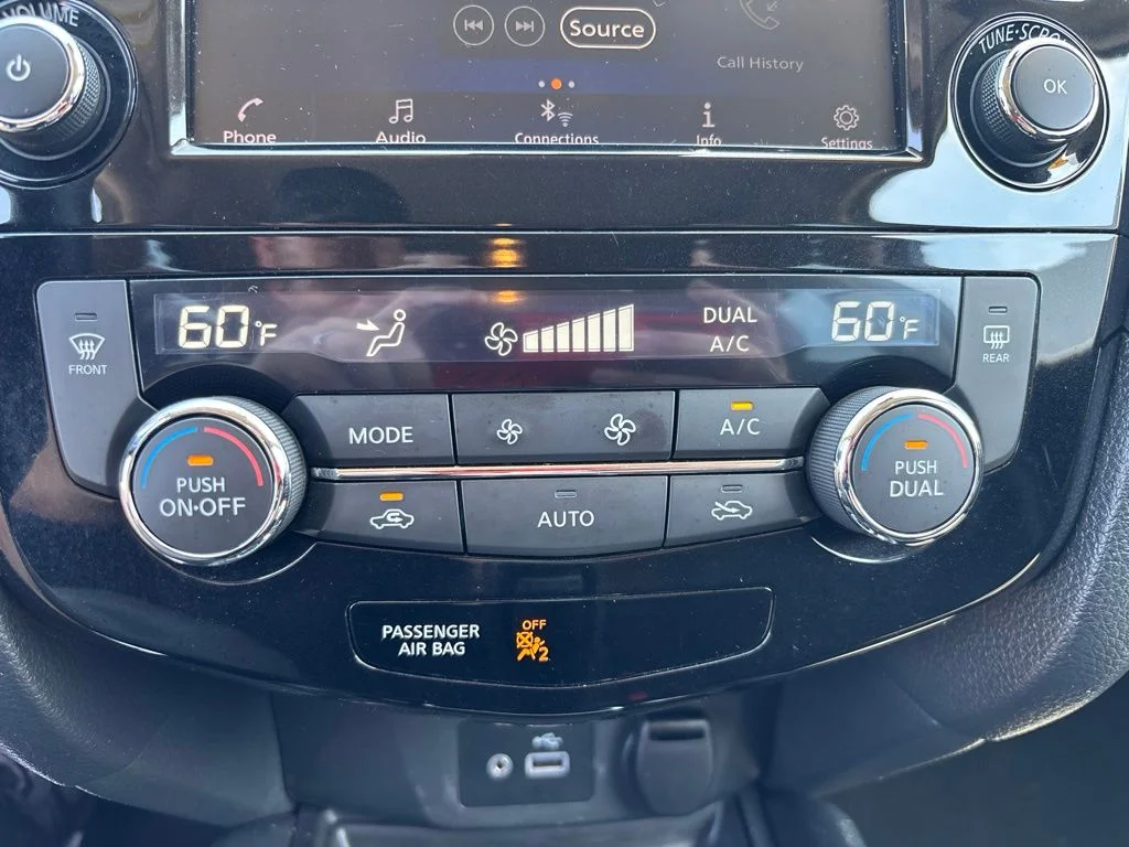 Used 2019 Gray Nissan SV image 27