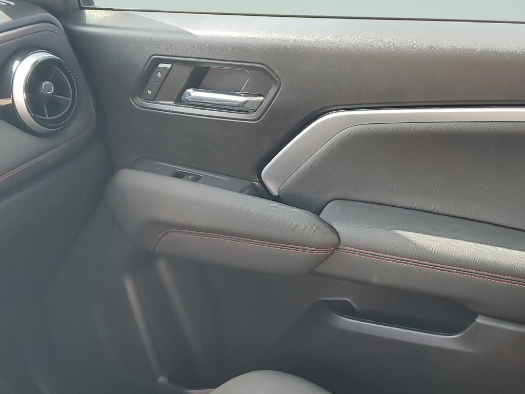 Used 2023 Black Chevrolet Z71 image 13