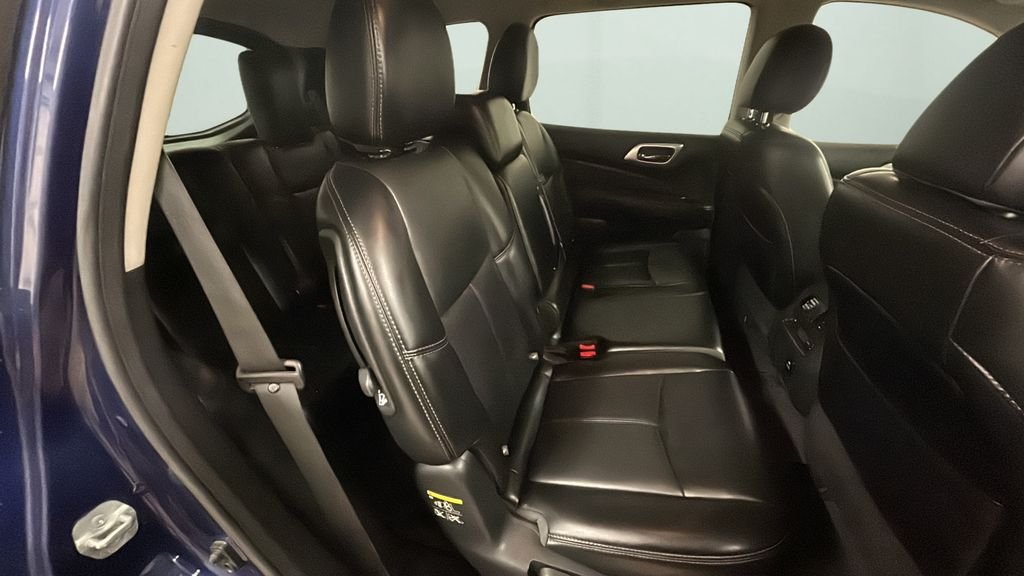 Used 2017 Blue Nissan SL image 16