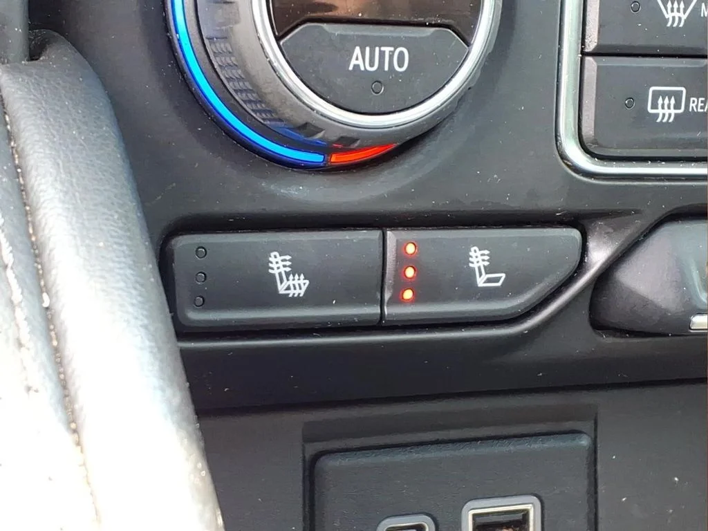 Used 2022 Gray Chevrolet LT image 6