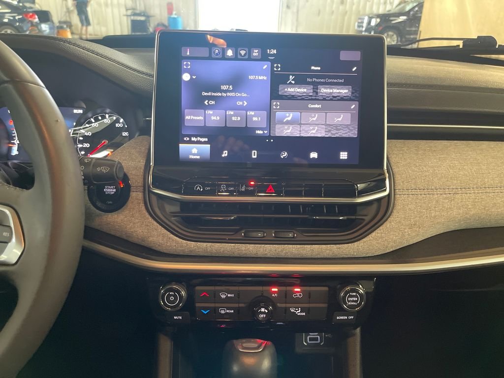 Used 2024 Black Jeep Latitude image 19