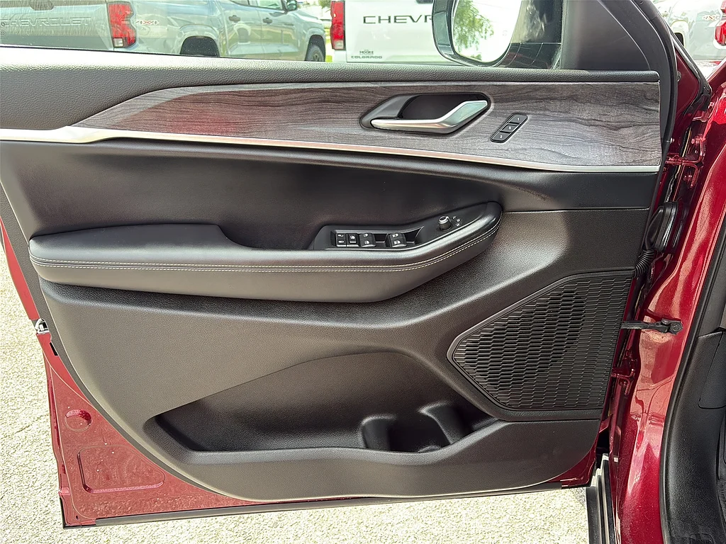 Used 2024 Velvet Red Pearl Coat Jeep  image 37