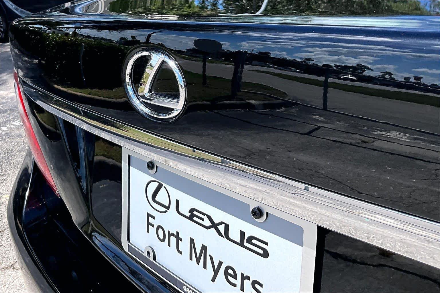 Used 2012 Obsidian Lexus  image 30