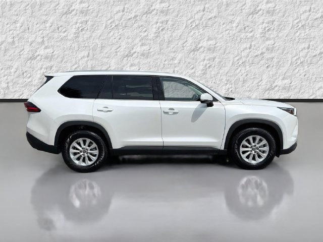 Used 2026 Pearl Toyota XLE image 2