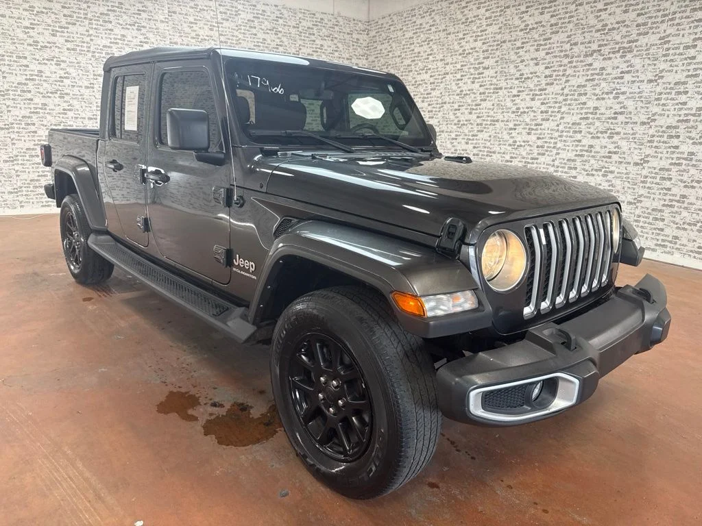 Used 2023 Granite Crystal Metallic Clearcoat Jeep Overland image 1