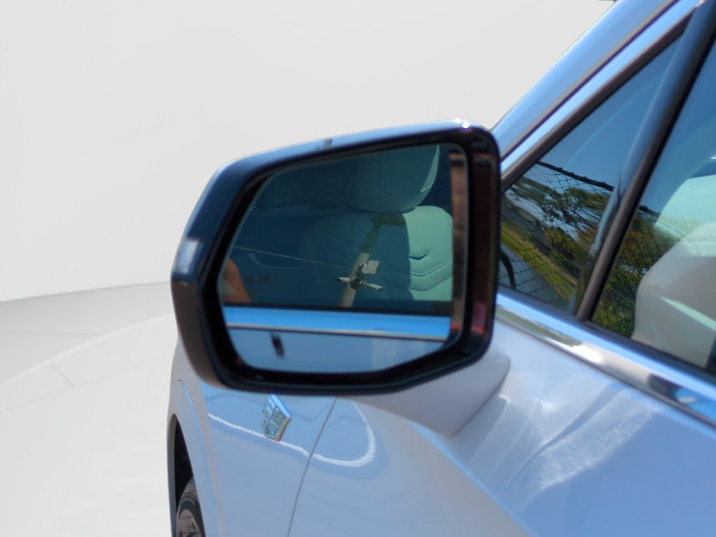 Used 2022 White Cadillac Premium Luxury image 27