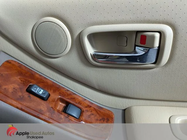 Used 2006 Gold Toyota Limited image 45