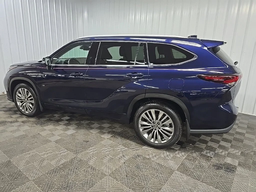 Used 2024  Toyota Platinum image 4