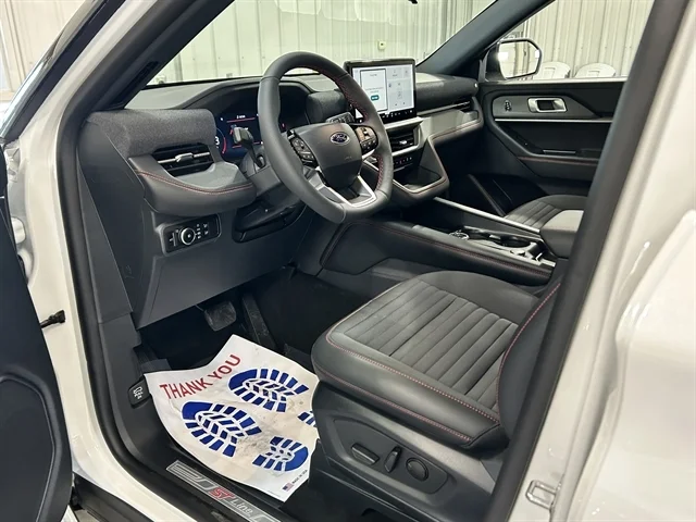 New 2026 Star White Metallic Tri-Coat FORD ST-Line image 21