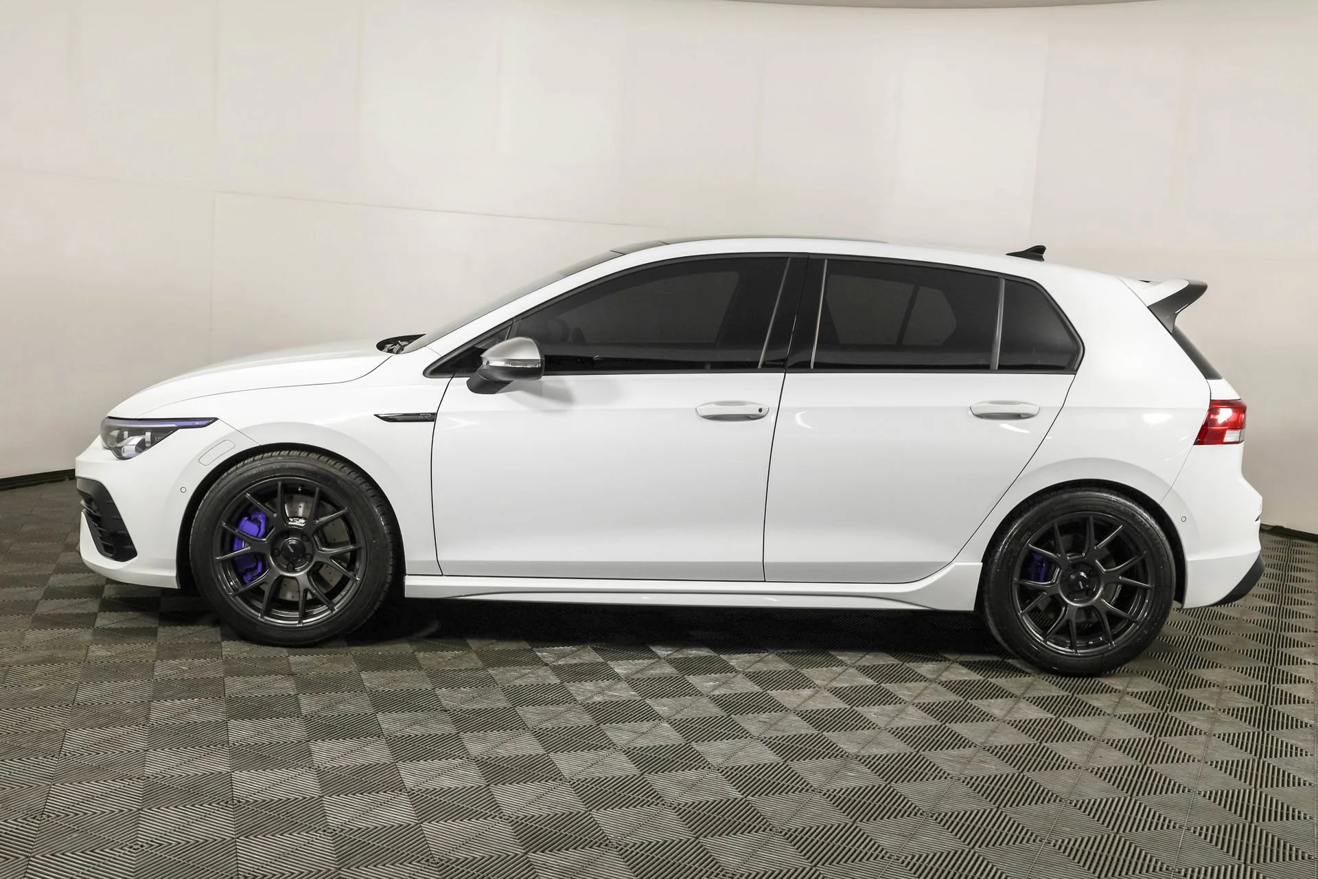 Used 2022 White Volkswagen NA image 17