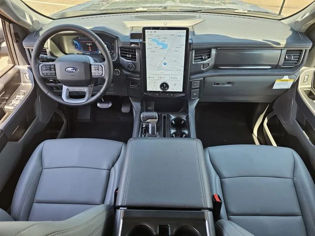 2025 Ford F-150 Lightning Flash - Photo 8