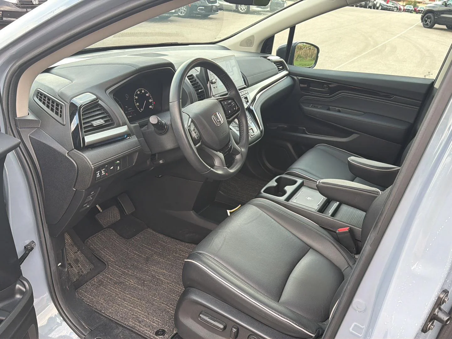 Used 2025 Sonic Gray Pearl Honda Touring image 8