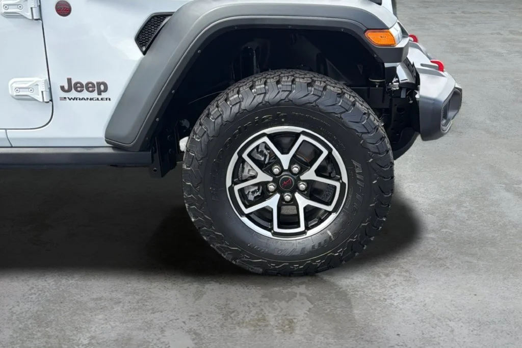 Used 2025 White Jeep 2-Door Rubicon 4x4 image 33