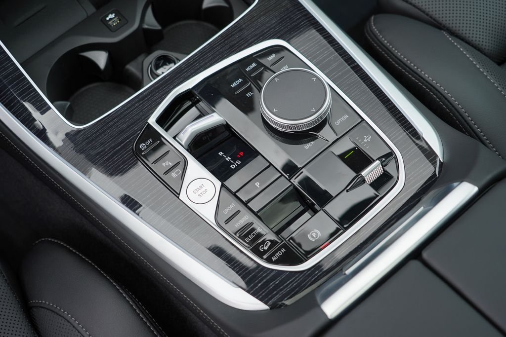 New 2026 Alpine White BMW xDrive50e image 18