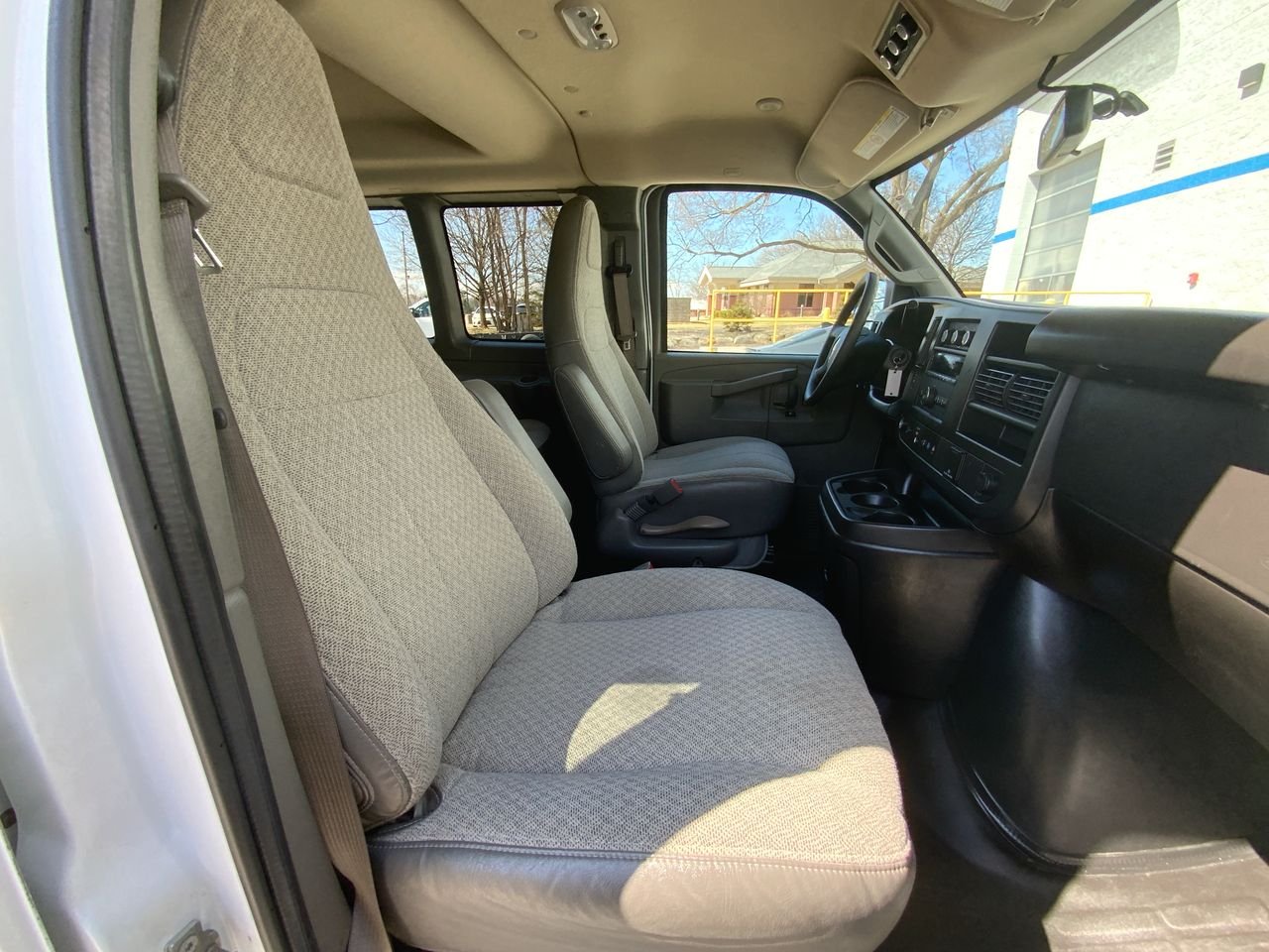 2022 Chevrolet Express Passenger LS - Photo 39