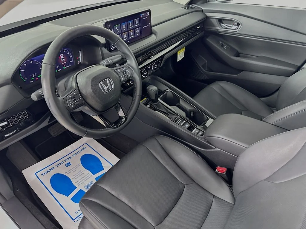 Certified Used 2025 Platinum Honda EX-L image 9