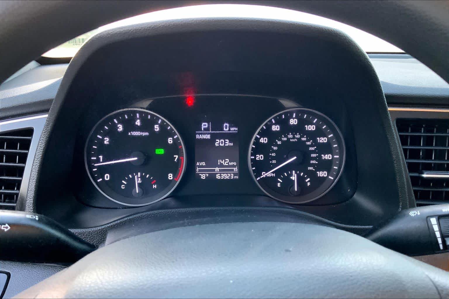 Used 2018 Machine Gray Hyundai SE image 25