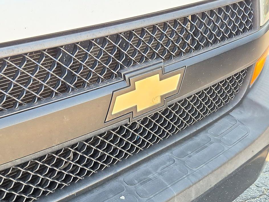 Used 2019 Summit White Chevrolet Work Van image 36