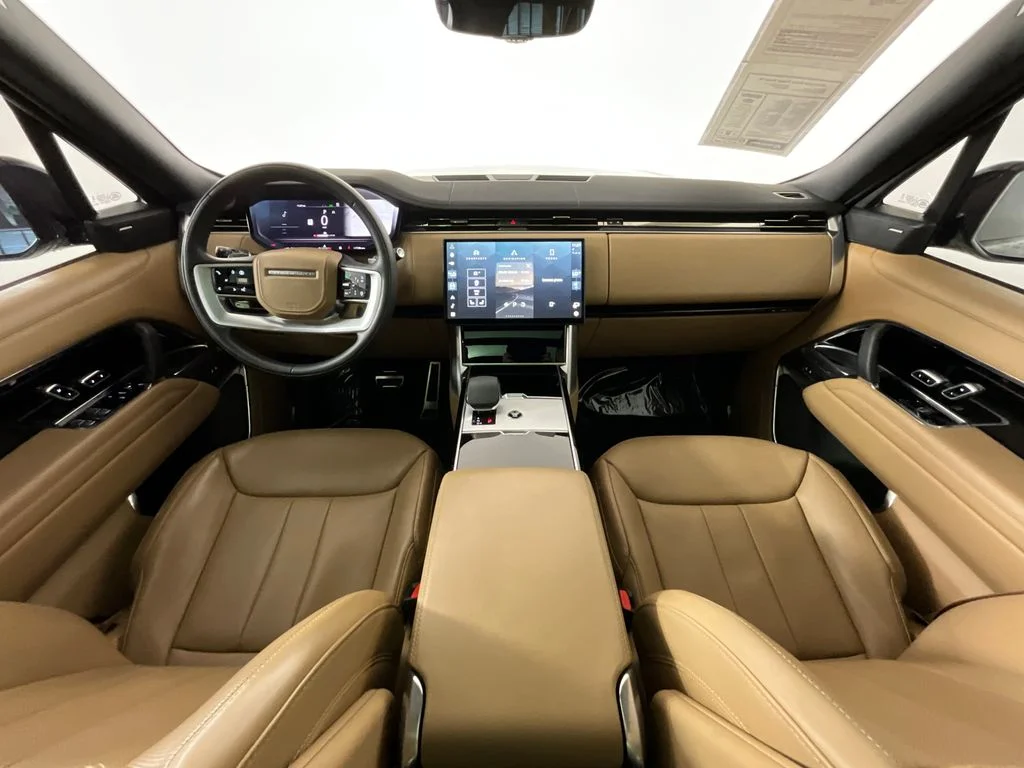 Used 2024 Black Land Rover SE image 10
