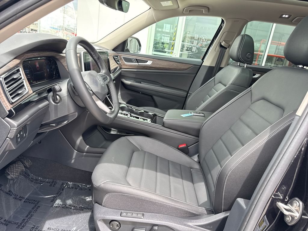 New 2026 Deep Black Pearl Volkswagen 2.0T SEL image 17