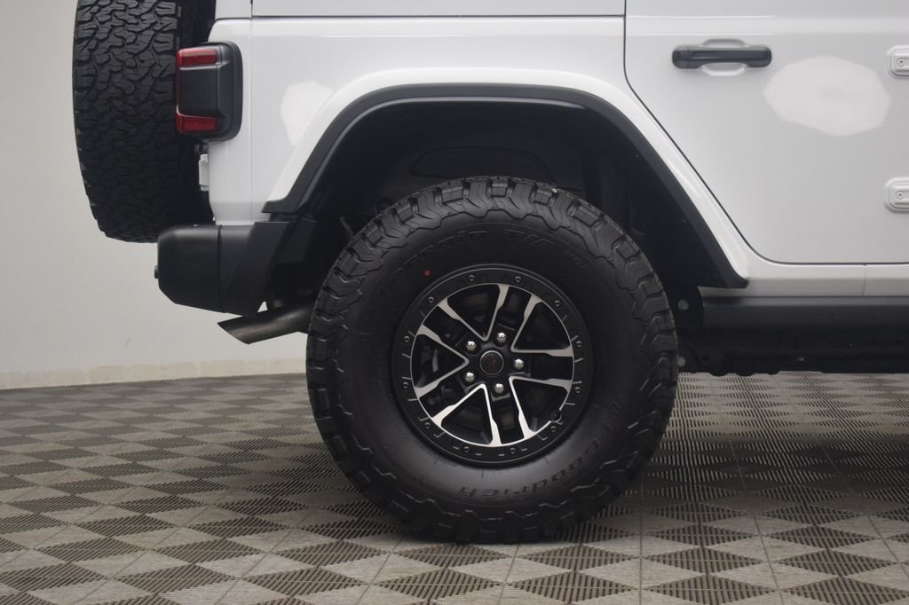 New 2026 Bright White Clear-Coat Exterior Paint Jeep Rubicon X image 11
