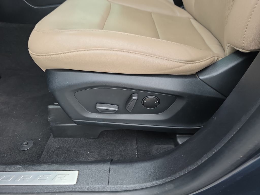 Used 2022 Stone Blue Metallic Ford Limited image 12
