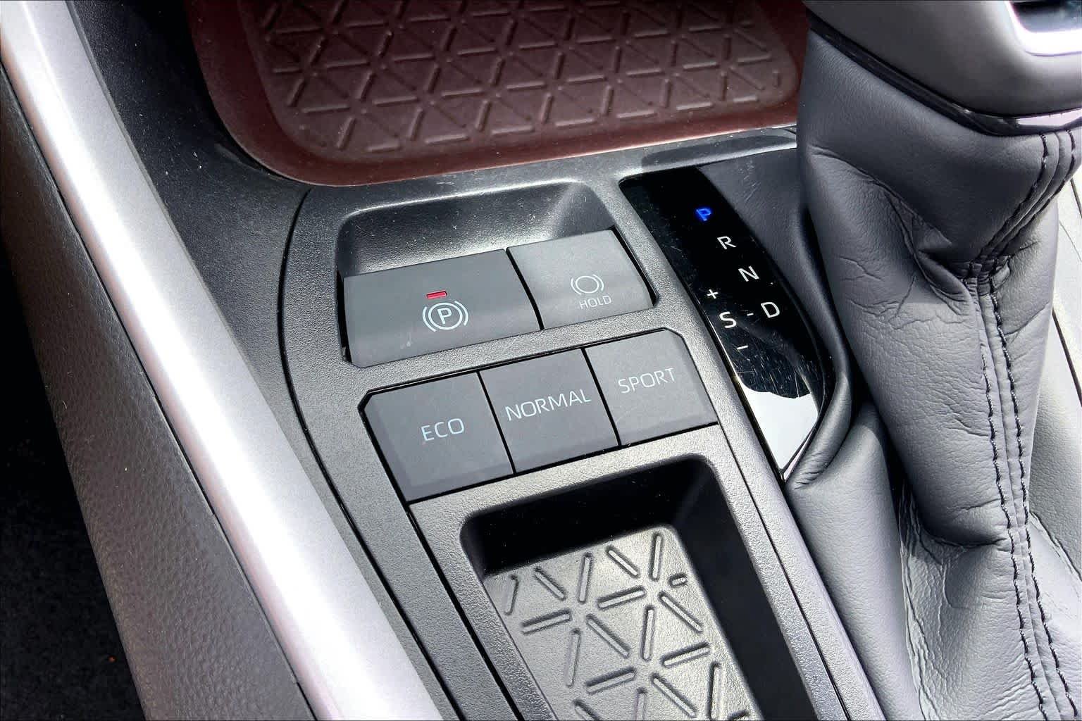 Used 2025 Wind Chill Pearl Toyota Limited image 34