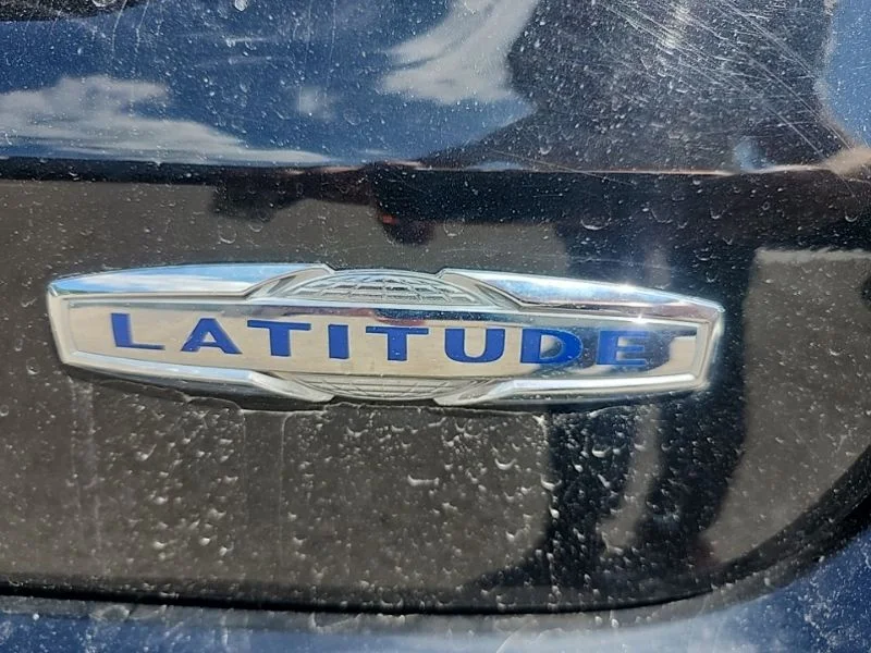 Used 2019 Black Jeep Latitude image 5
