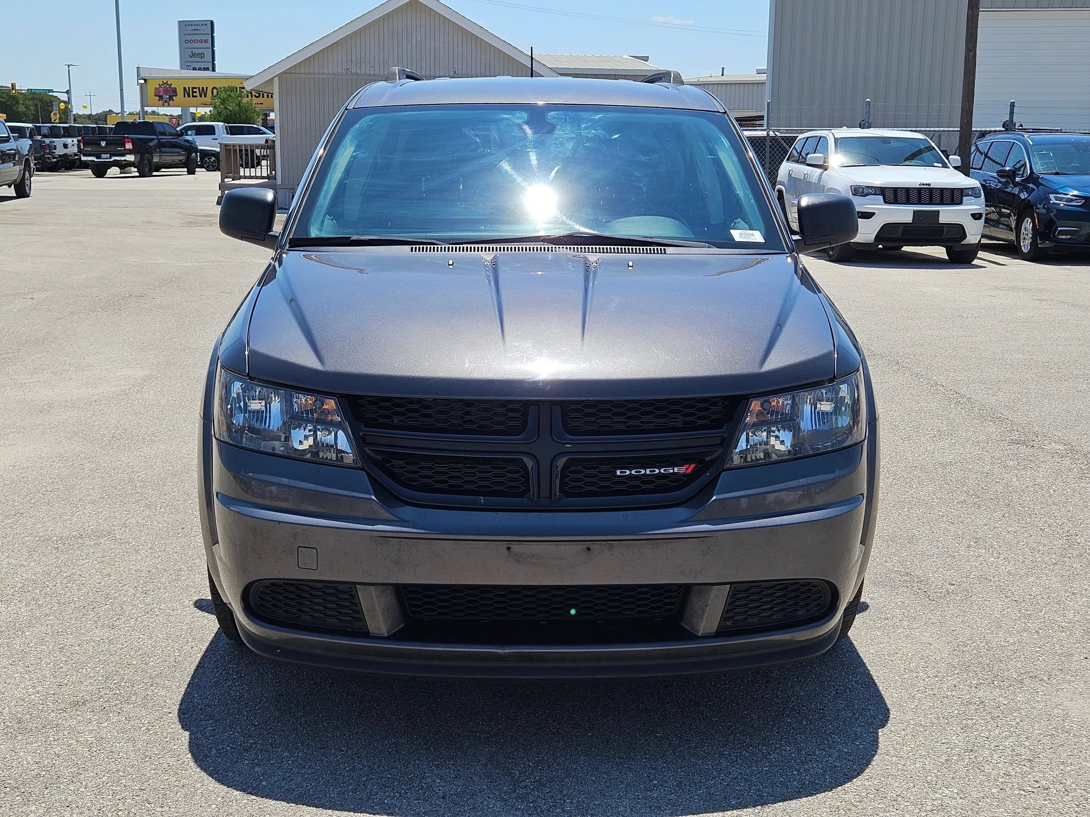 Used 2020 Granite Pearlcoat Dodge SE Value image 8