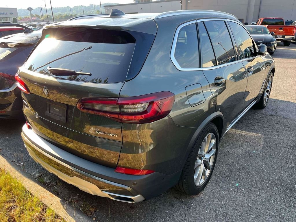 Used 2021 Green BMW xDrive40i image 2
