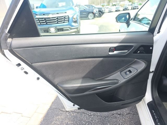 Used 2019 White Toyota XLE image 28