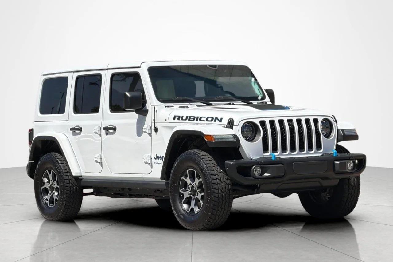 Used 2023 BRIGHT WHITE CLEAR Jeep Rubicon image 7