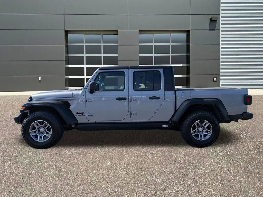Used 2020 Billet Silver Metallic Clearcoat Jeep Sport S image 9