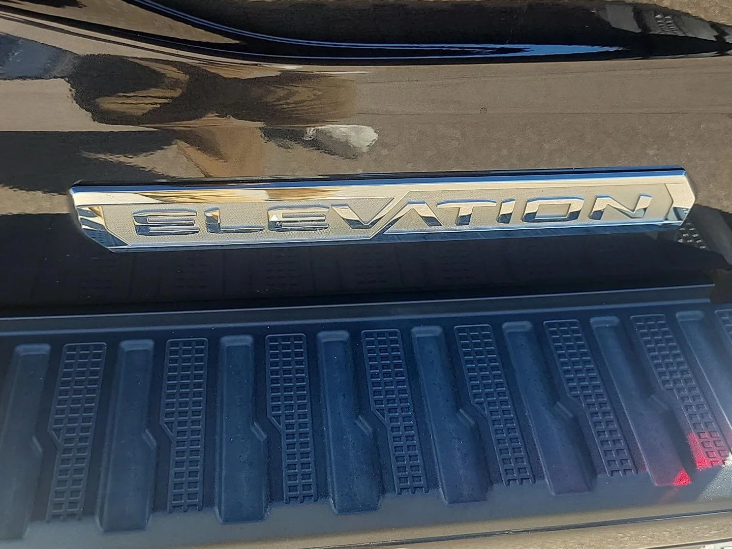 Used 2023 Titanium Rush Metallic GMC Elevation image 13