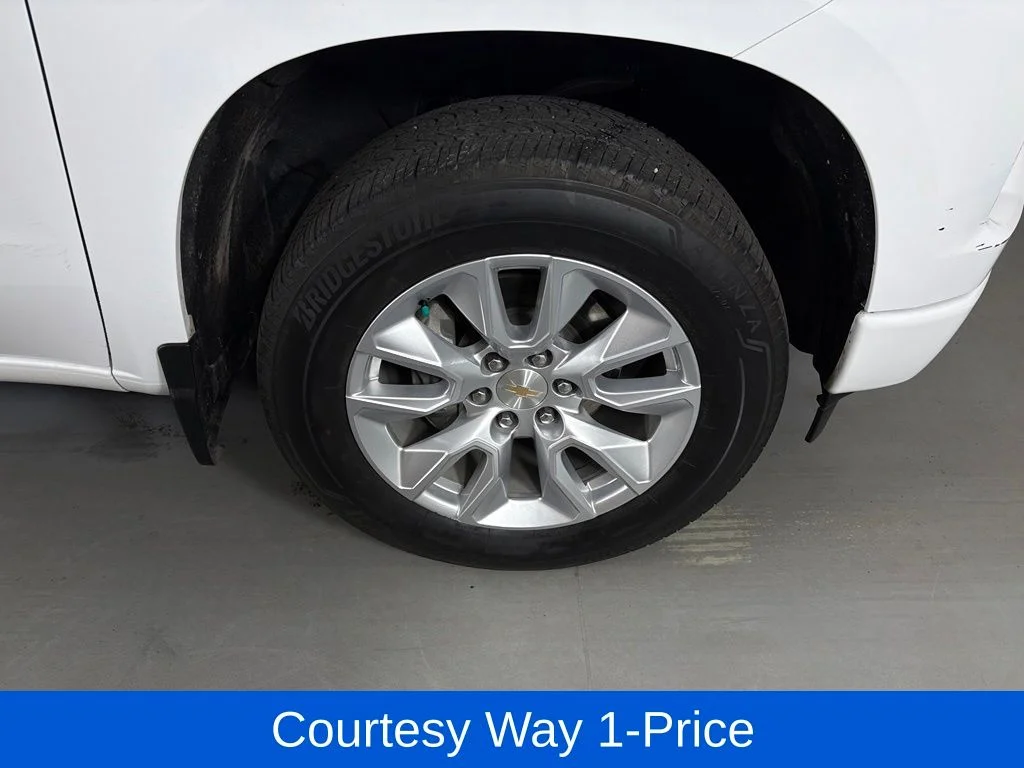 Used 2024 White Chevrolet Custom image 13