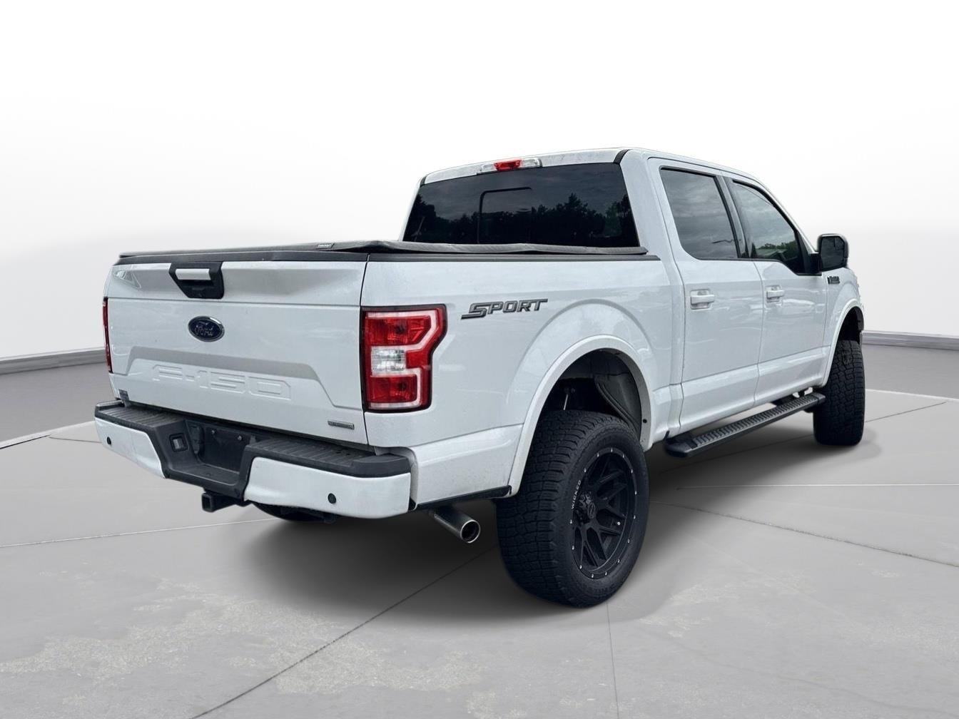Used 2018 Oxford White Ford XLT image 6