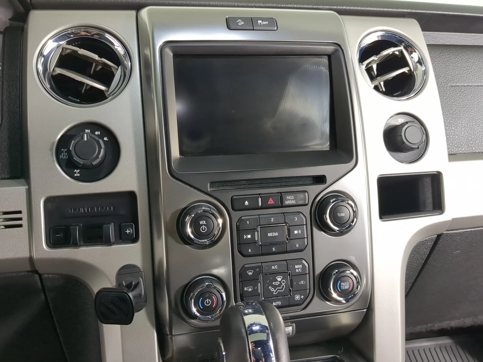 Used 2014 White Ford FX4 image 28