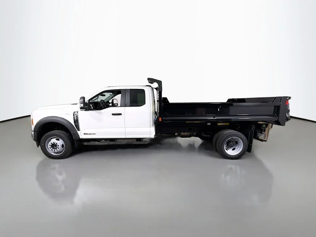 New 2025 Oxford White Ford F-450® XL image 4
