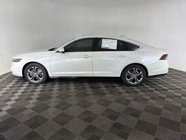 Used 2025 White Honda EX-L image 10