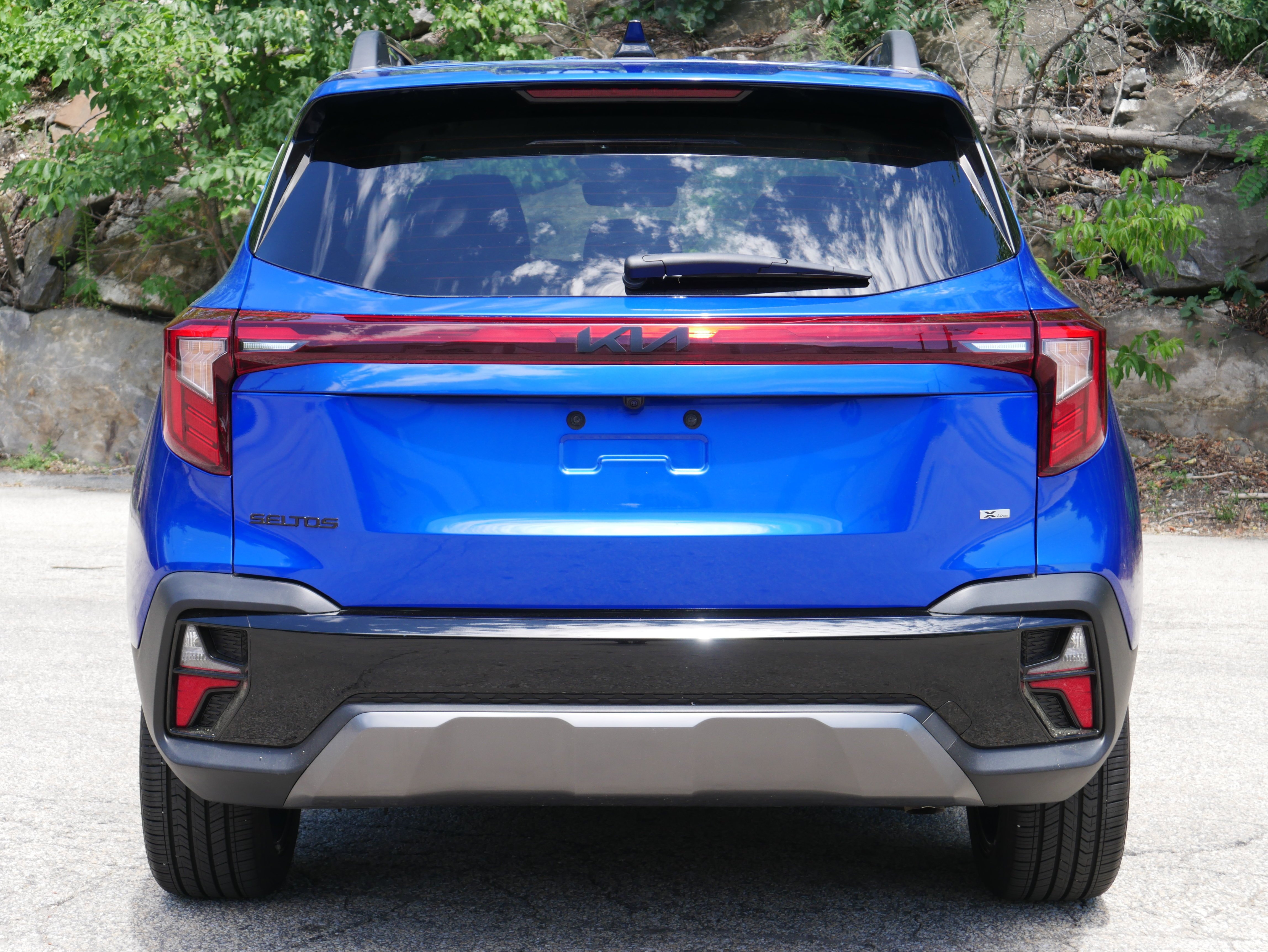 Used 2025 Neptune Blue Kia X-Line image 5