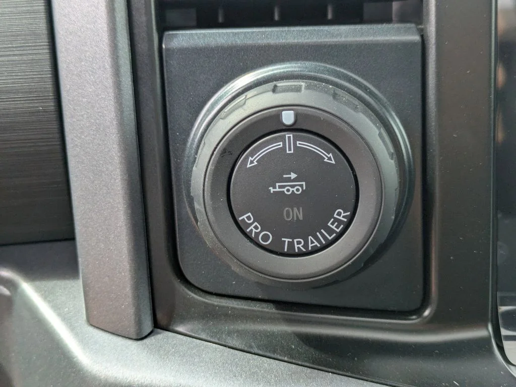 New 2026 Oxford White Ford XLT image 27