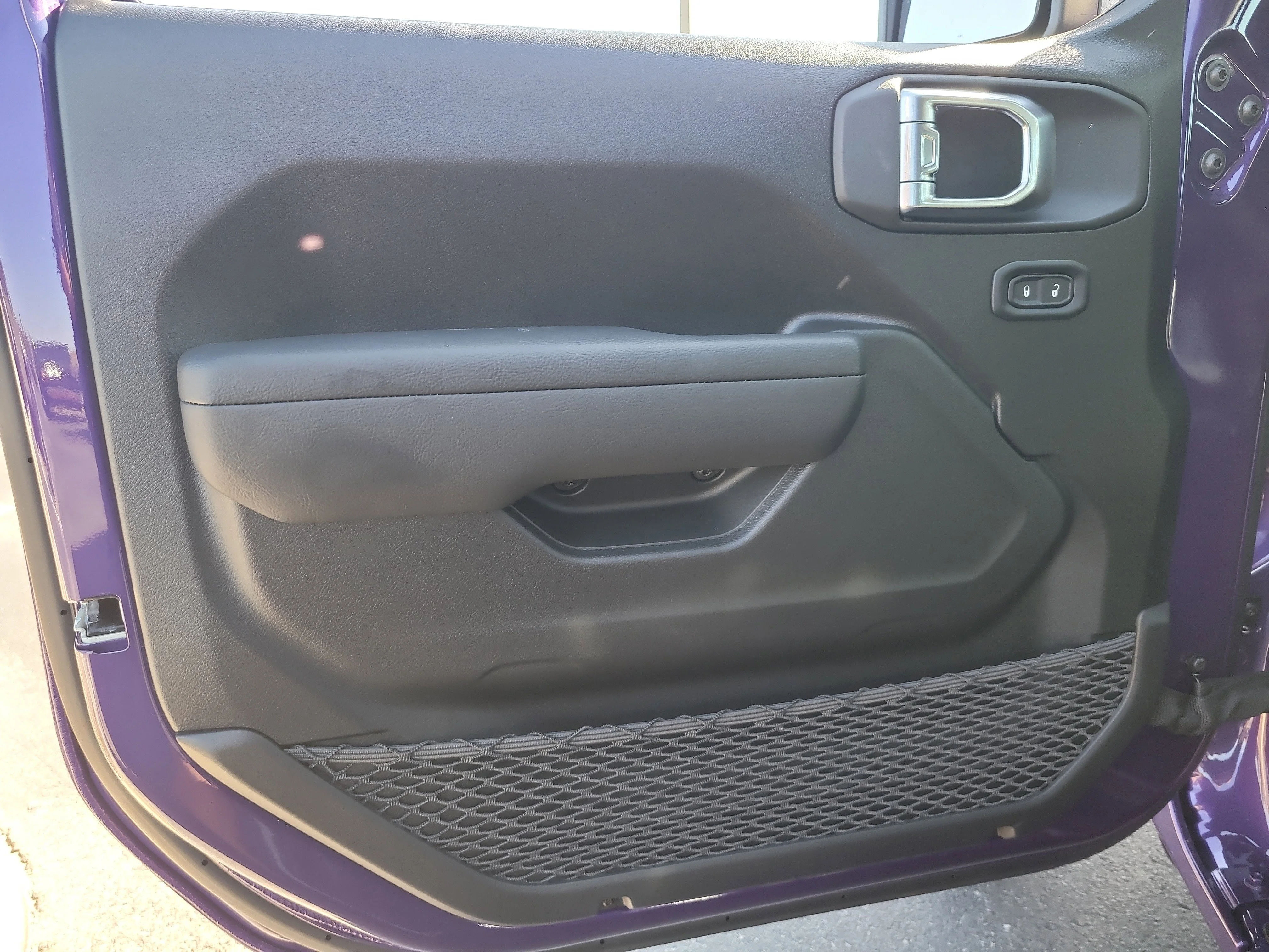 New 2026 Reign Jeep Sport image 12