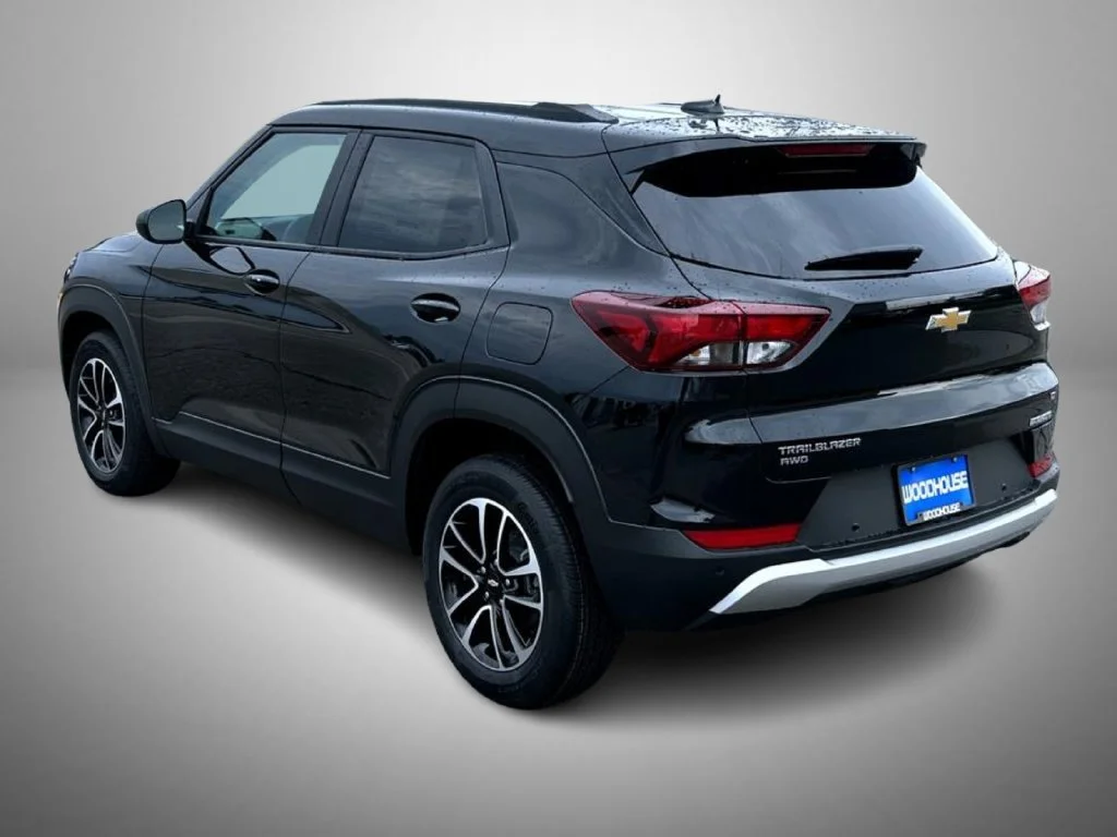 New 2026 Mosaic Black Metallic Chevrolet LT image 7