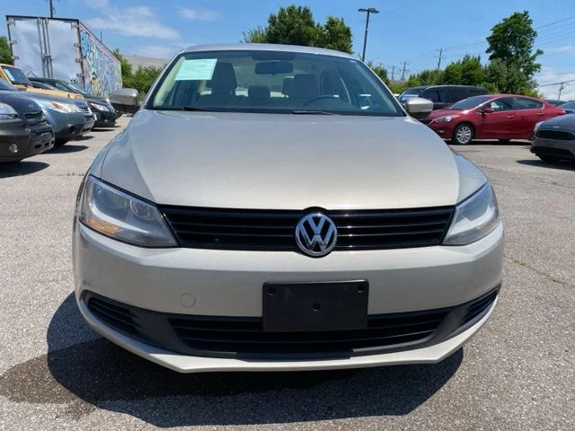 Used 2014 Silver Volkswagen 1.8T SE image 2