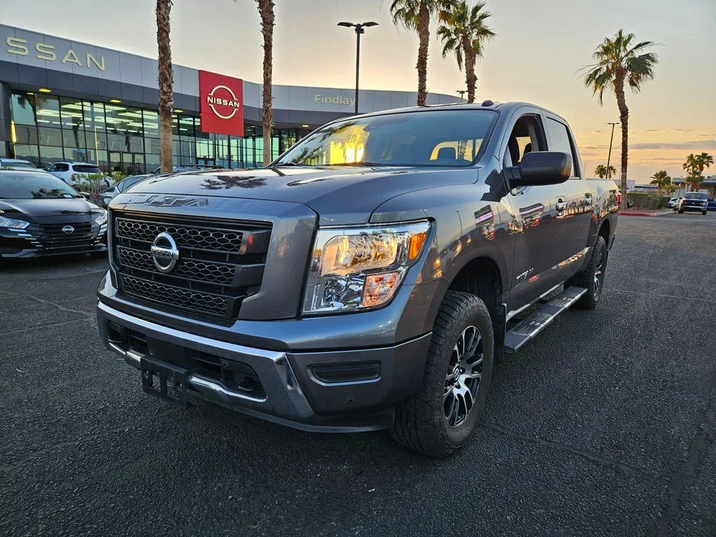 2021 Nissan Titan SV 4X4 Crew Cab's photo