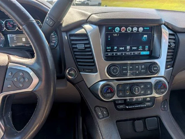 Used 2019 SUMMIT WHITE Chevrolet LT image 17