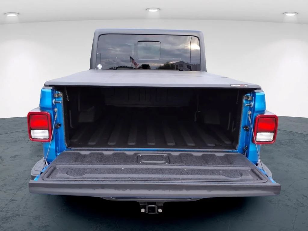 Used 2021 Blue Jeep Sport image 11