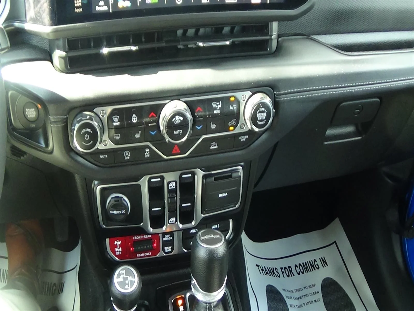 Used 2024 Hydro Blue Pearl Coat (pbj) Jeep Rubicon image 23