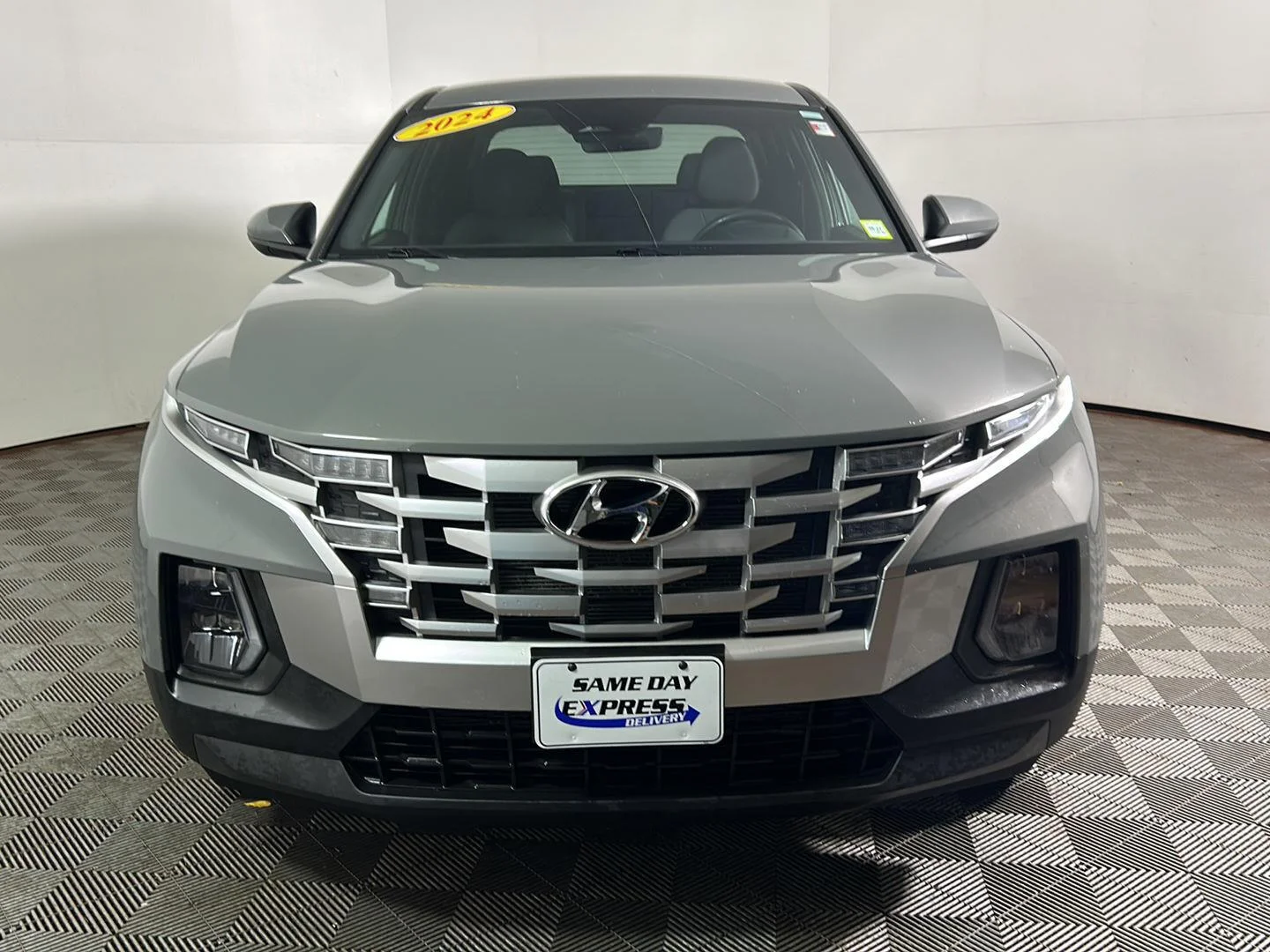 Used 2024 Hampton Gray Hyundai SE image 12
