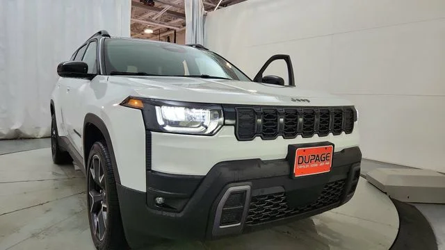 New 2026 Bright White Clear-Coat Exterior Paint Jeep Overland image 16